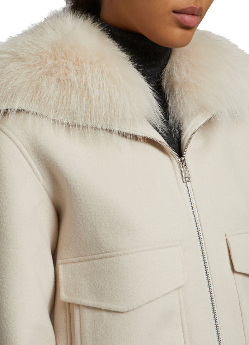 Veste courte en lainage cachemire avec col en renard
