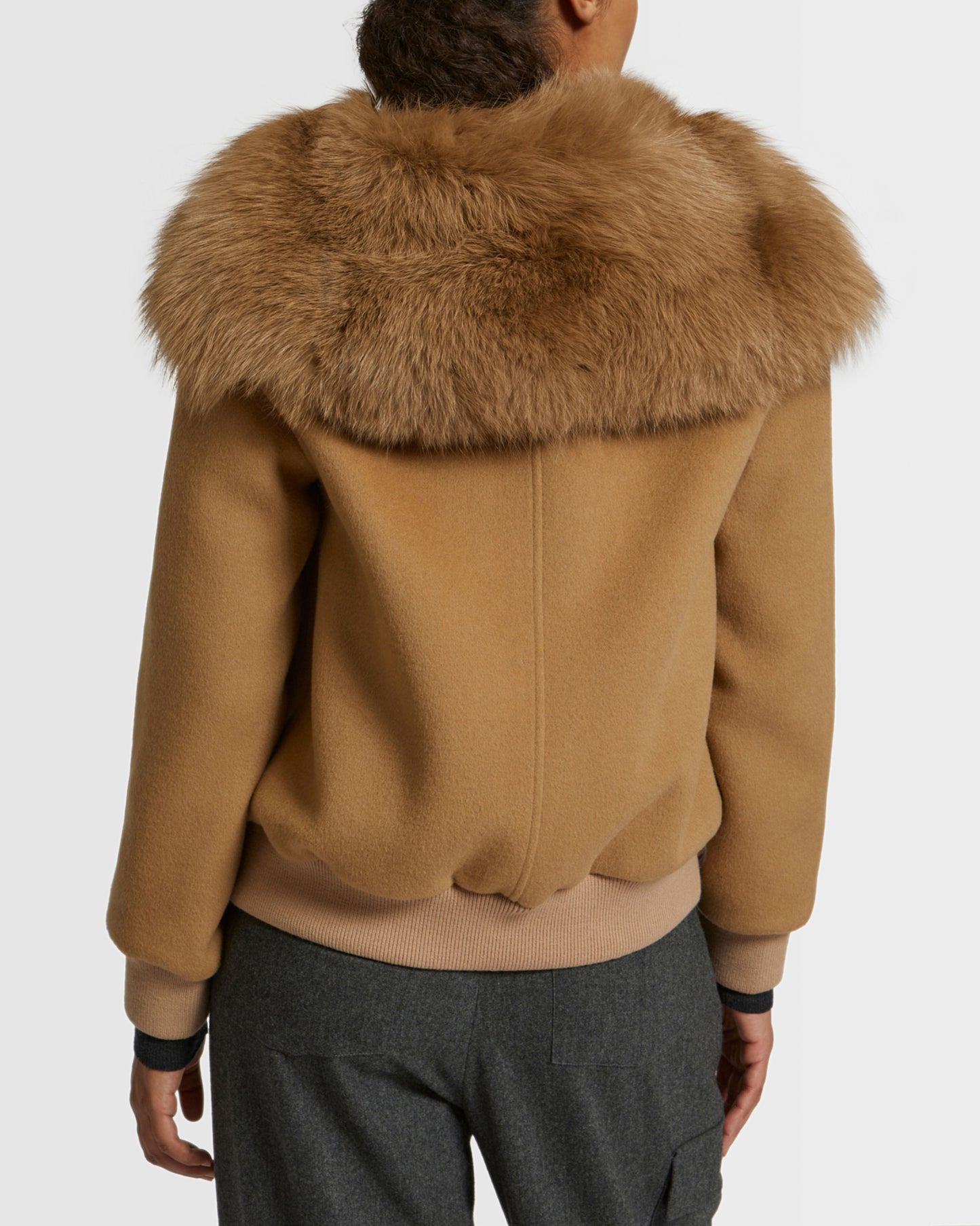 Veste courte en lainage cachemire avec col en fourrure de renard