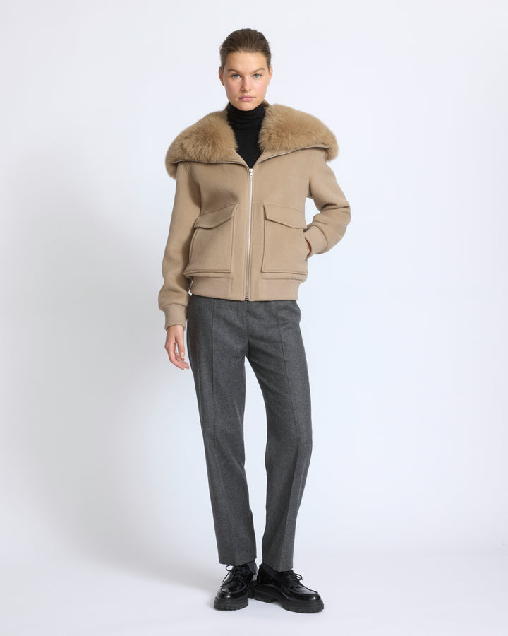 Veste courte en lainage cachemire avec col en fourrure de renard - Yves Salomon - Nouvelle collection Automne Hiver