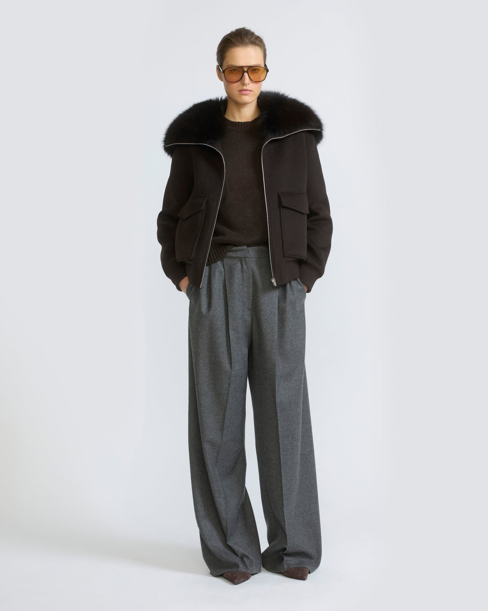 Veste courte en lainage cachemire avec col en fourrure de renard 