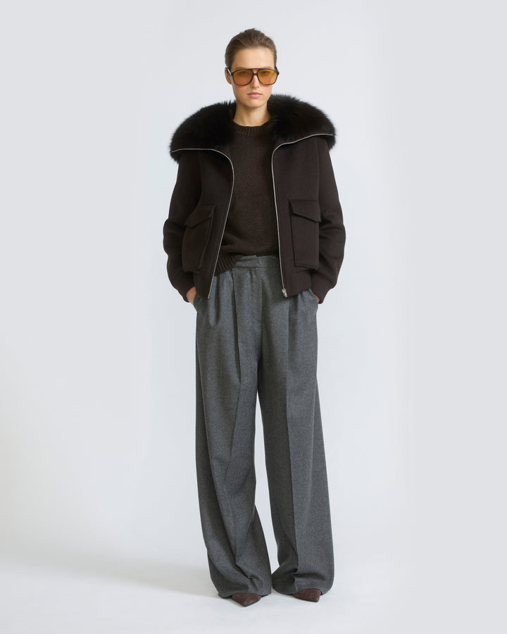 Veste courte en lainage cachemire avec col en fourrure de renard 
