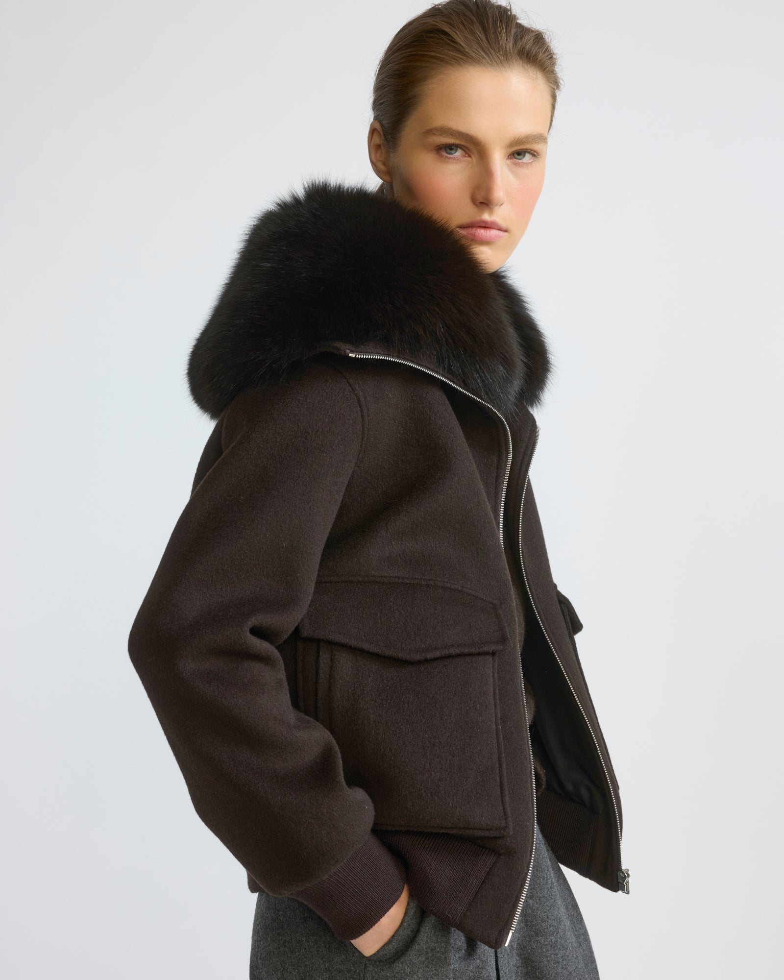 Veste courte en lainage cachemire avec col en fourrure de renard