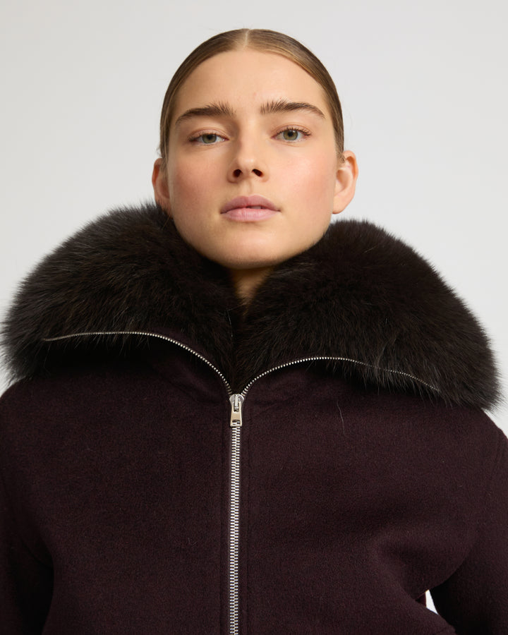 Veste courte en lainage cachemire avec col en fourrure de renard