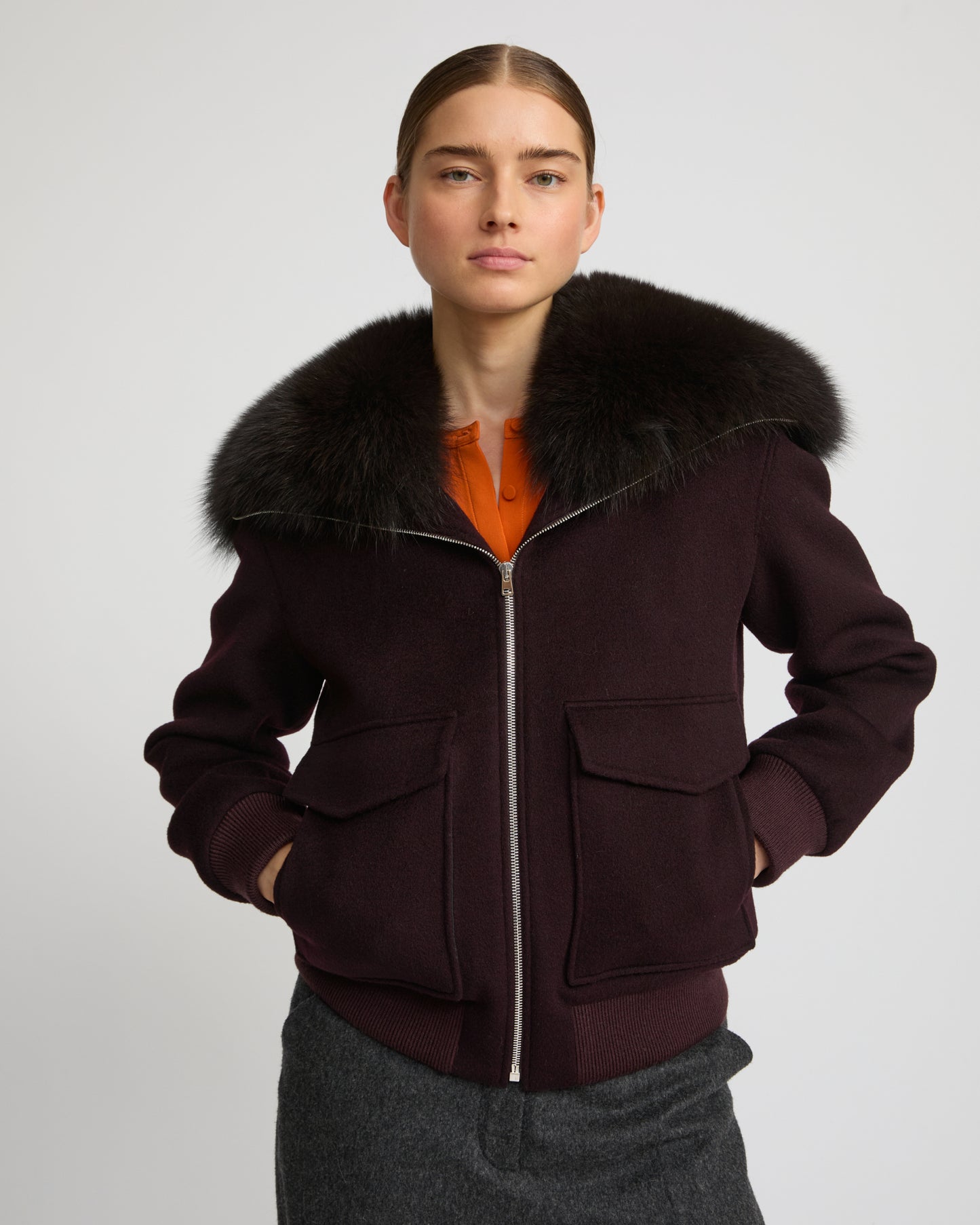 Veste courte en lainage cachemire avec col en fourrure de renard