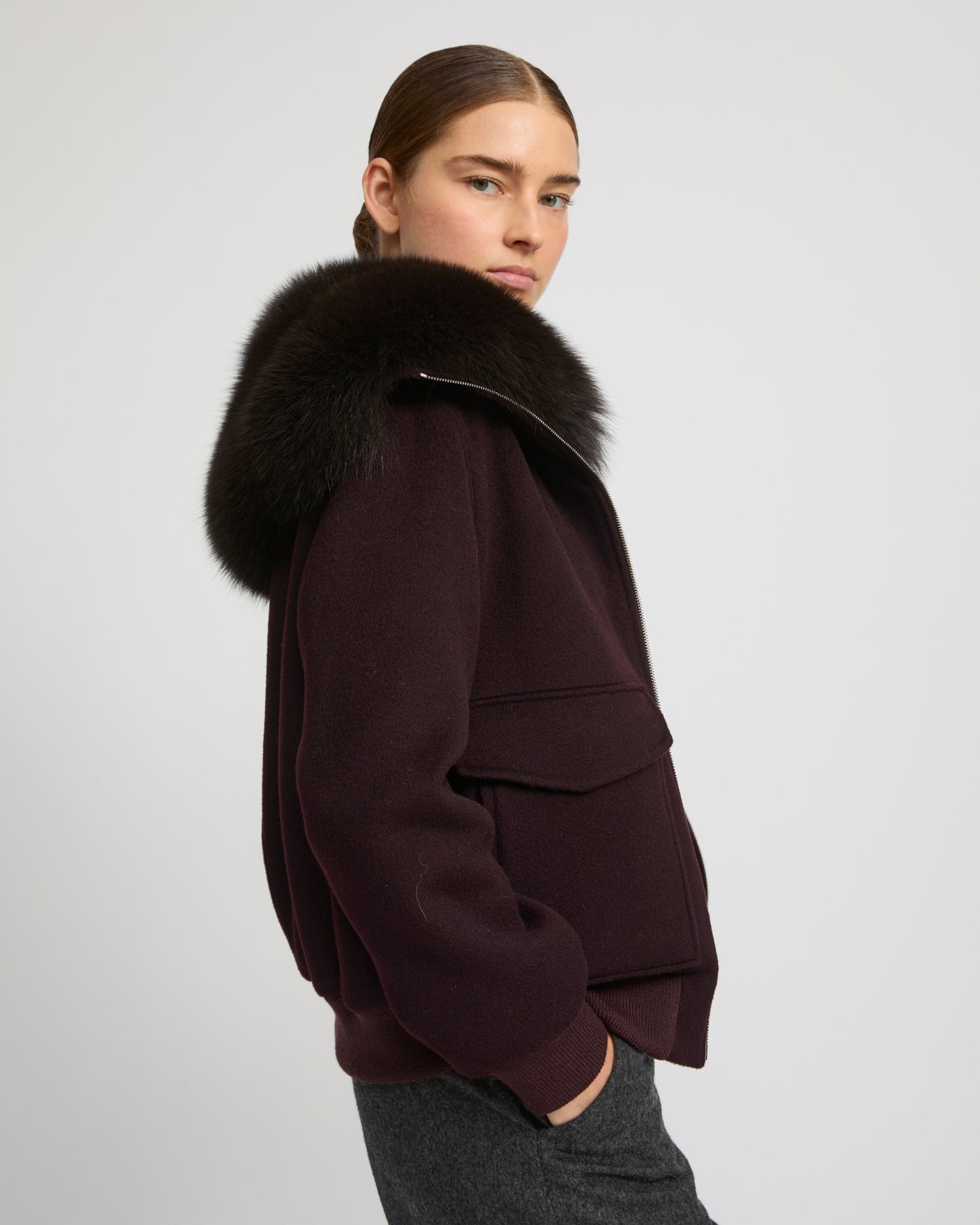 Veste courte en lainage cachemire avec col en fourrure de renard