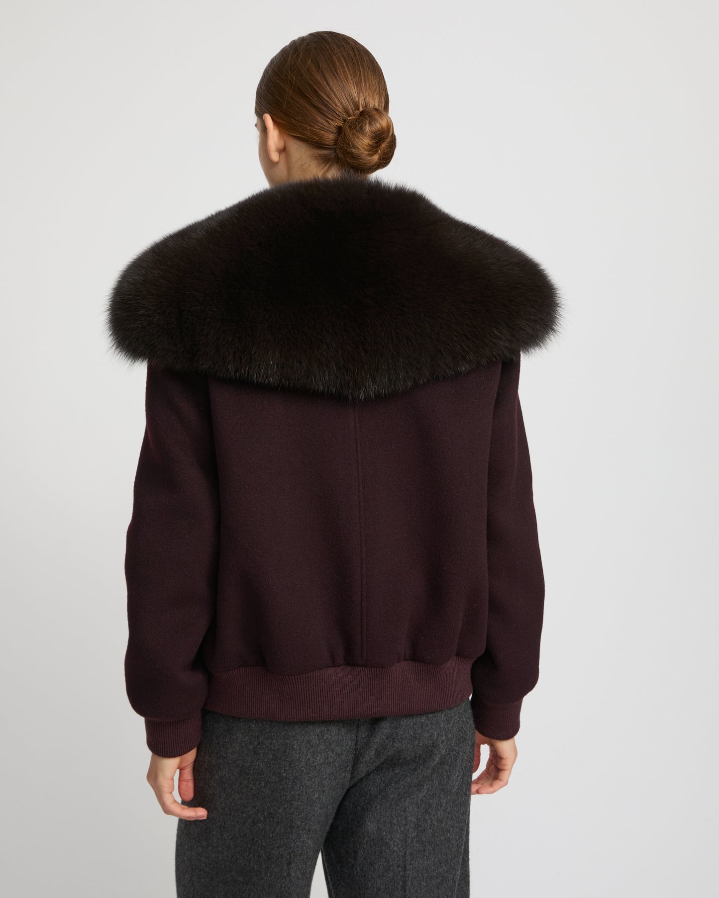 Veste courte en lainage cachemire avec col en fourrure de renard