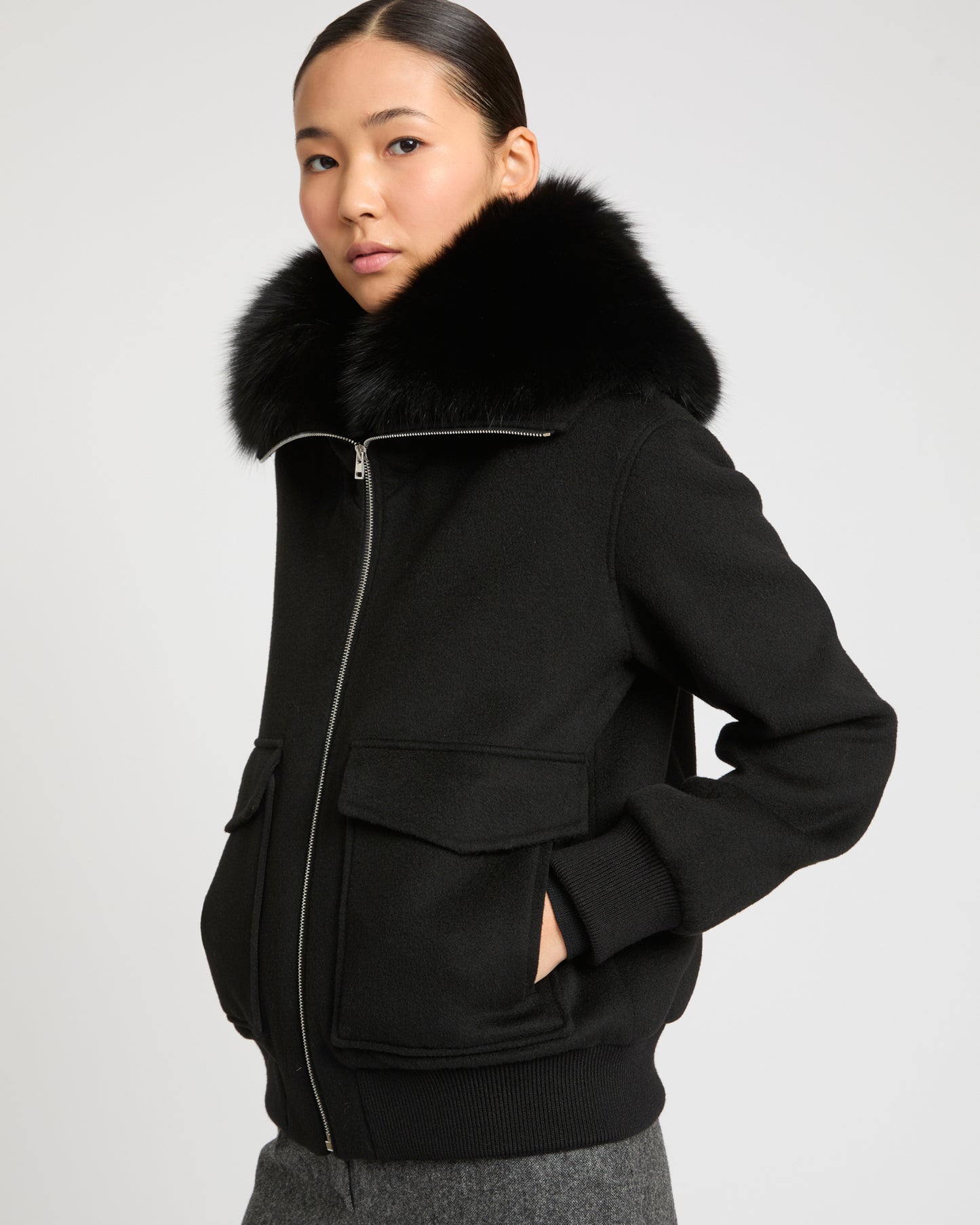 Veste courte en lainage cachemire avec col en fourrure de renard