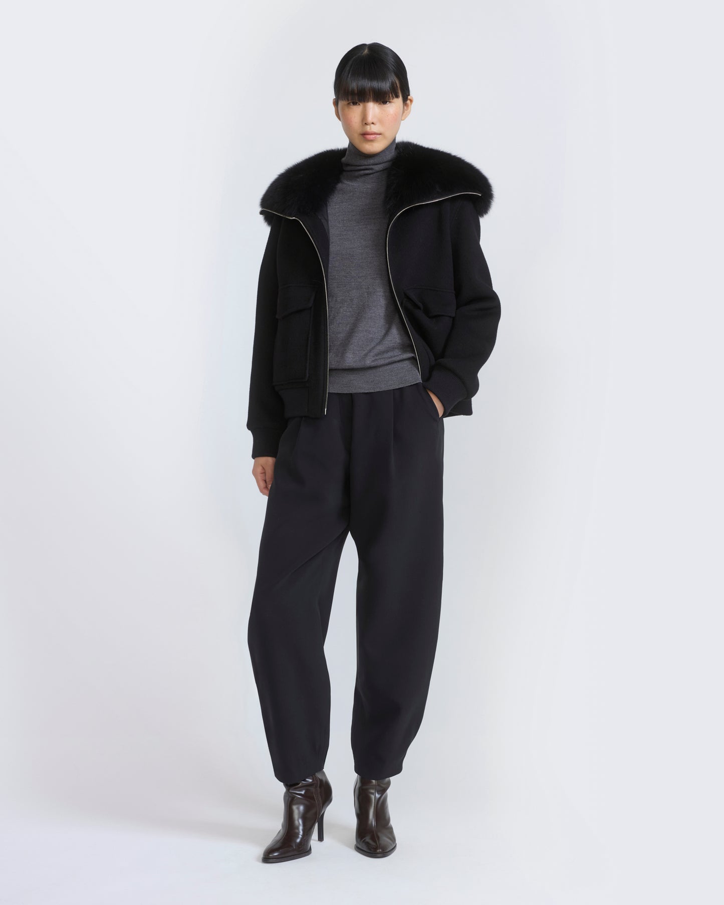 Veste courte en lainage cachemire avec col en fourrure de renard