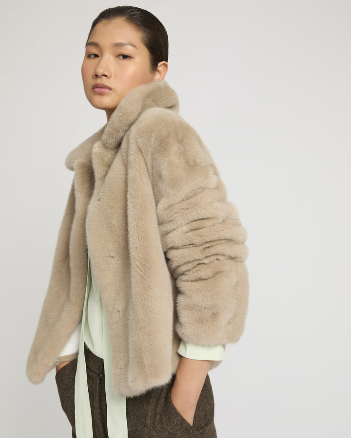 Veste courte en fourrure de vison à poils longs