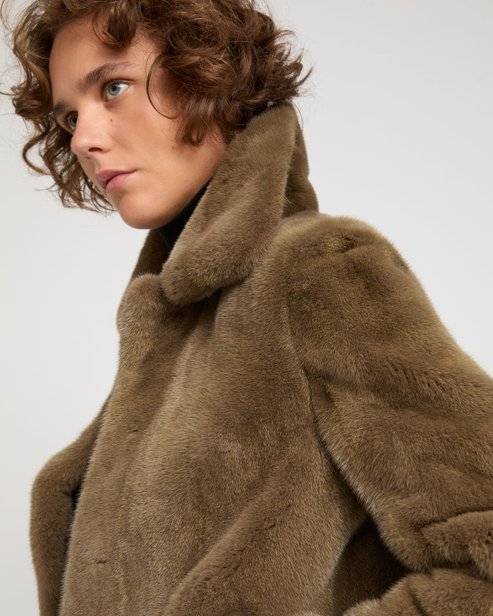 Veste courte en fourrure de vison à poils longs
