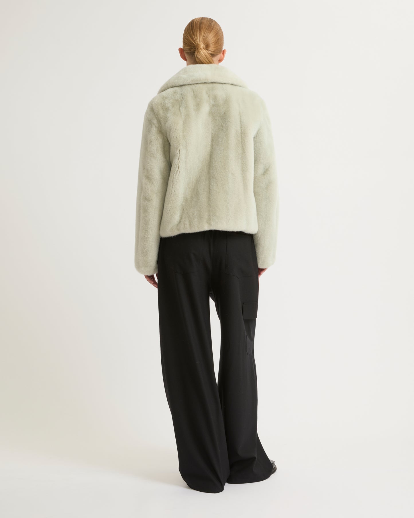veste-courte-en-vison-a-poils-longs-vert-deau-23wyv31855vflxa8170 -Yves Salomon