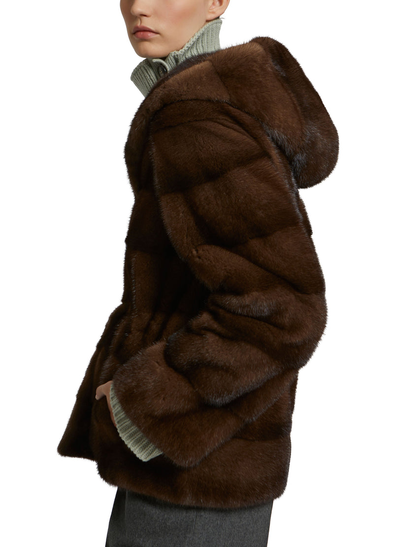 Veste à capuche avec bandes en vison à poils longs