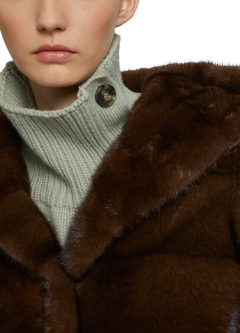 Veste à capuche avec bandes en vison à poils longs