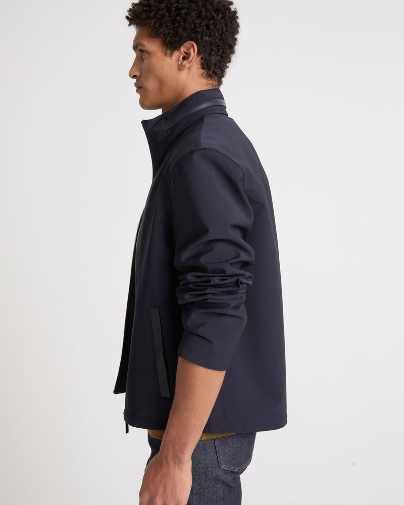 Veste imperméable en jersey avec détails en cuir et capuche