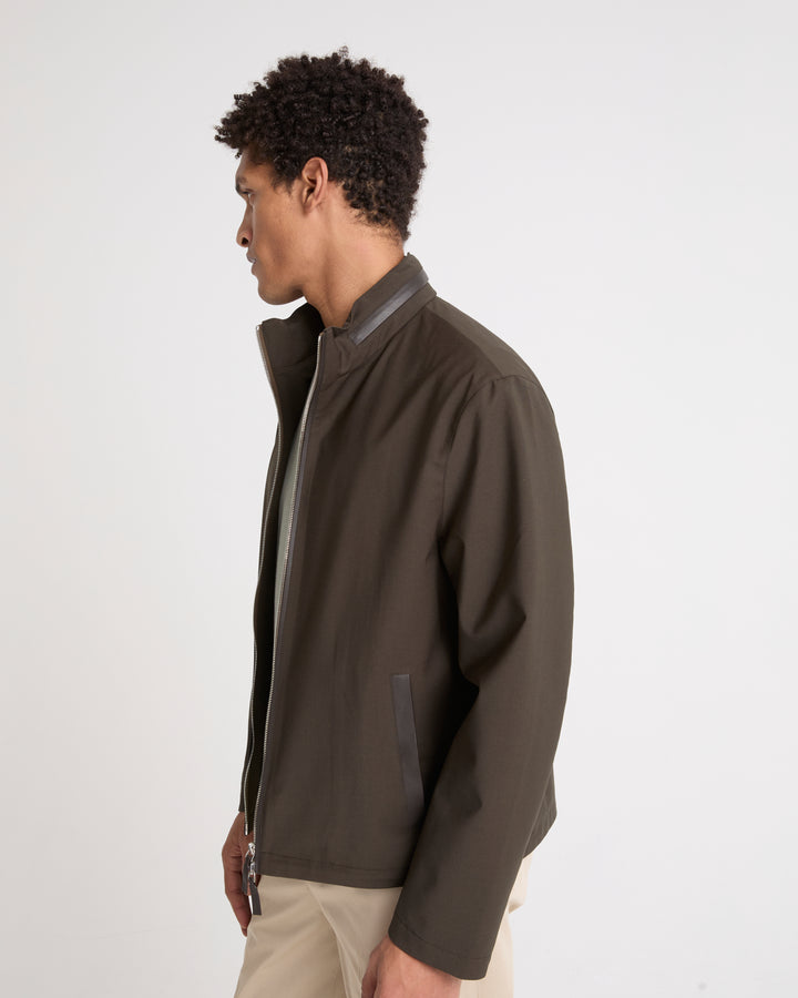 Veste imperméable en jersey avec détails en cuir et capuche