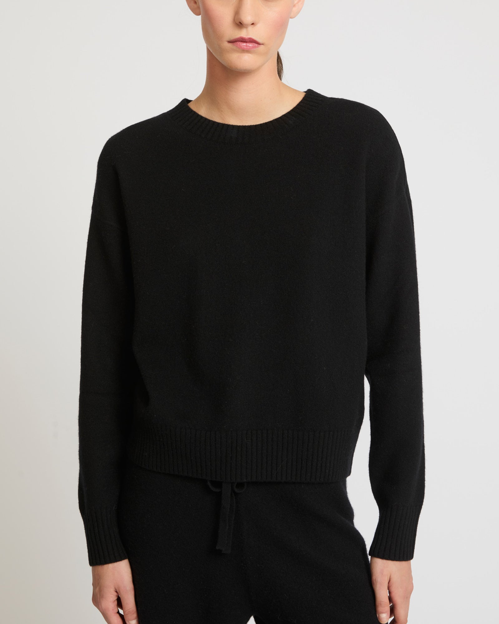 pull-en-maille-merinos-noir-24eyh30955mamvc99 -Yves Salomon