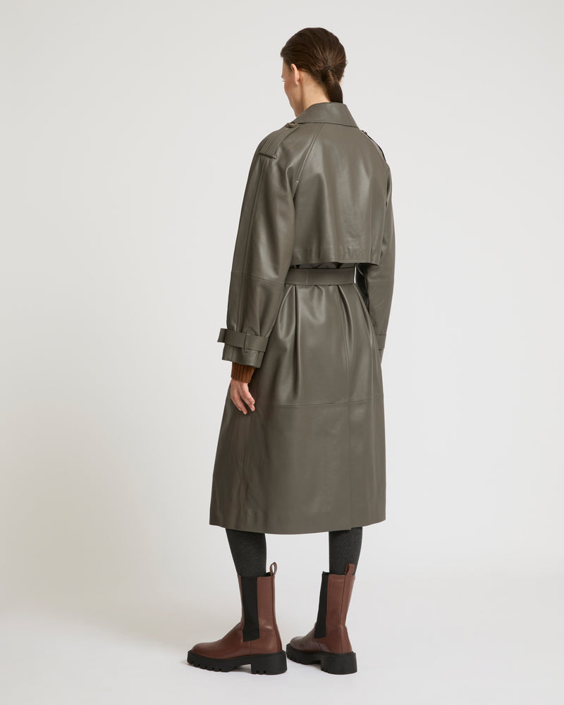 Trench long ceinturé en cuir d'agneau
