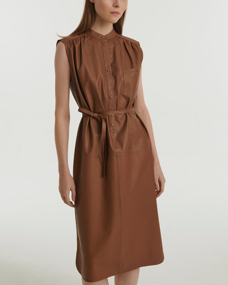 Robe-chemise sans manches en cuir d'agneau