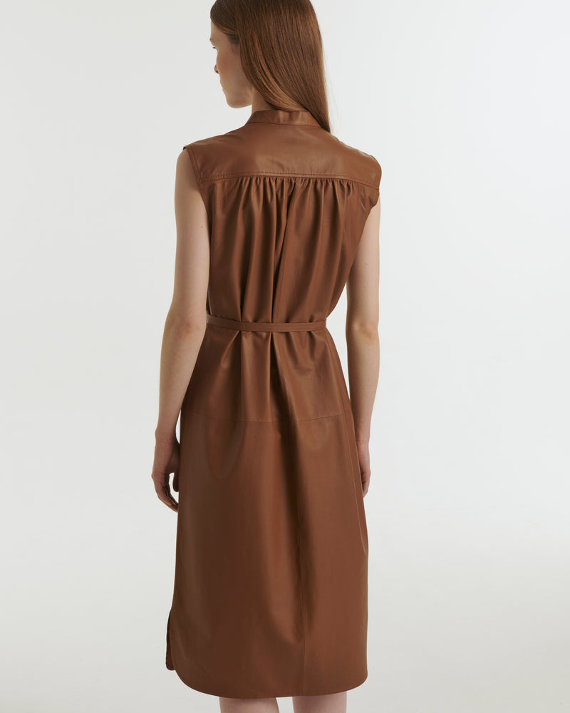 Robe-chemise sans manches en cuir d'agneau