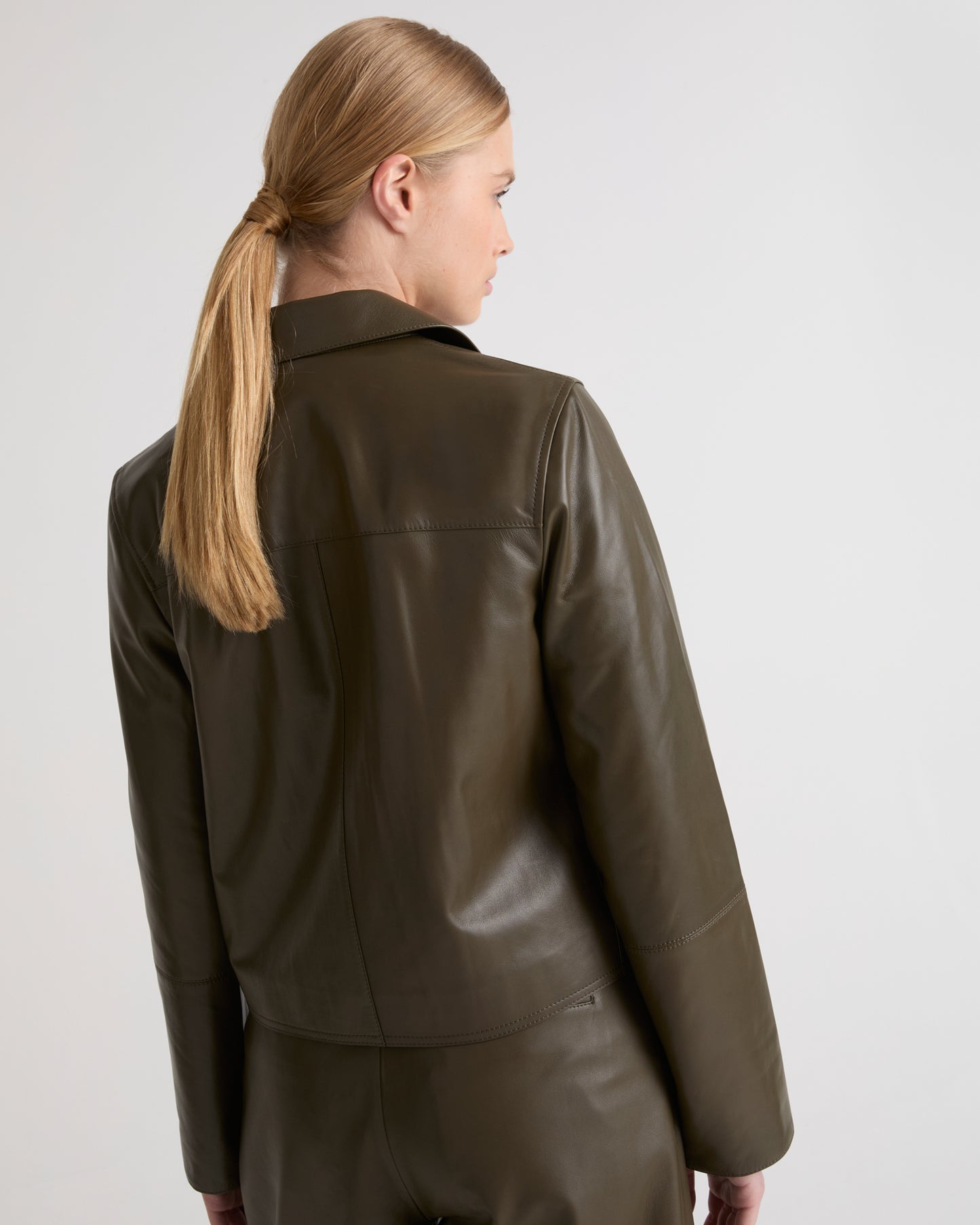 Veste courte en cuir d'agneau