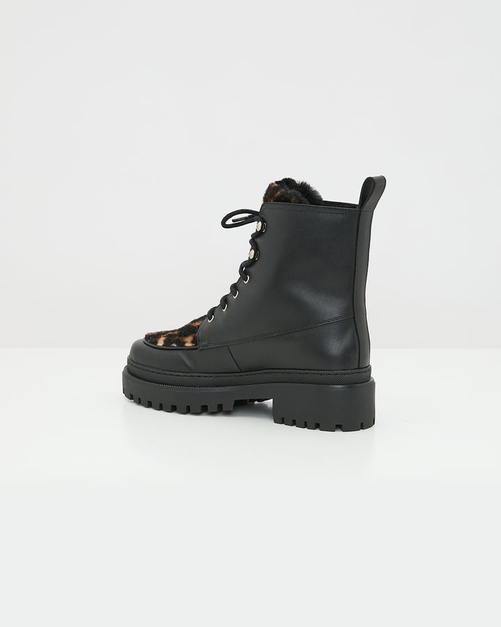 Ankle boots in leather and Lacon shearling