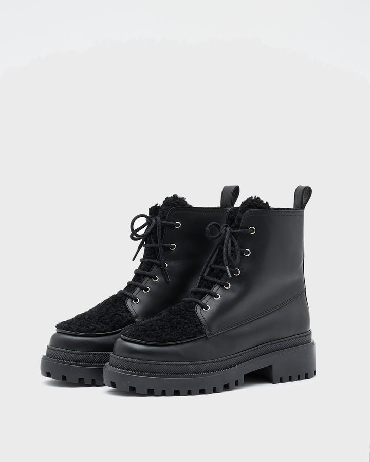 Ankle boots in leather and Lacon shearling