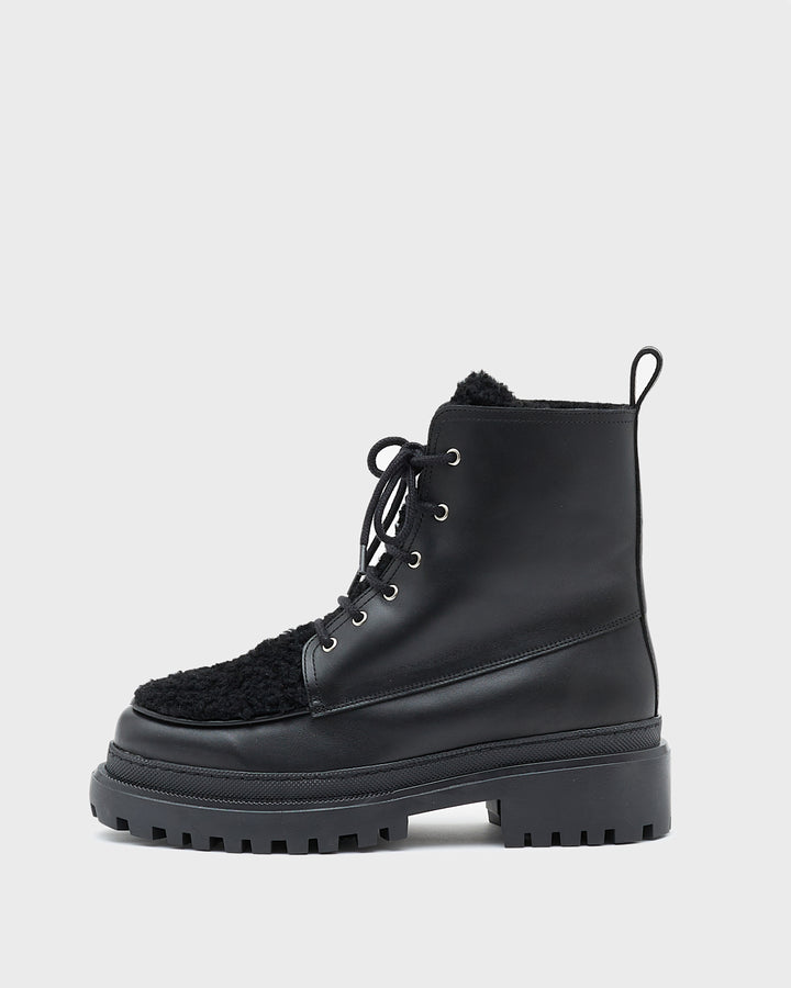 Ankle boots in leather and Lacon shearling