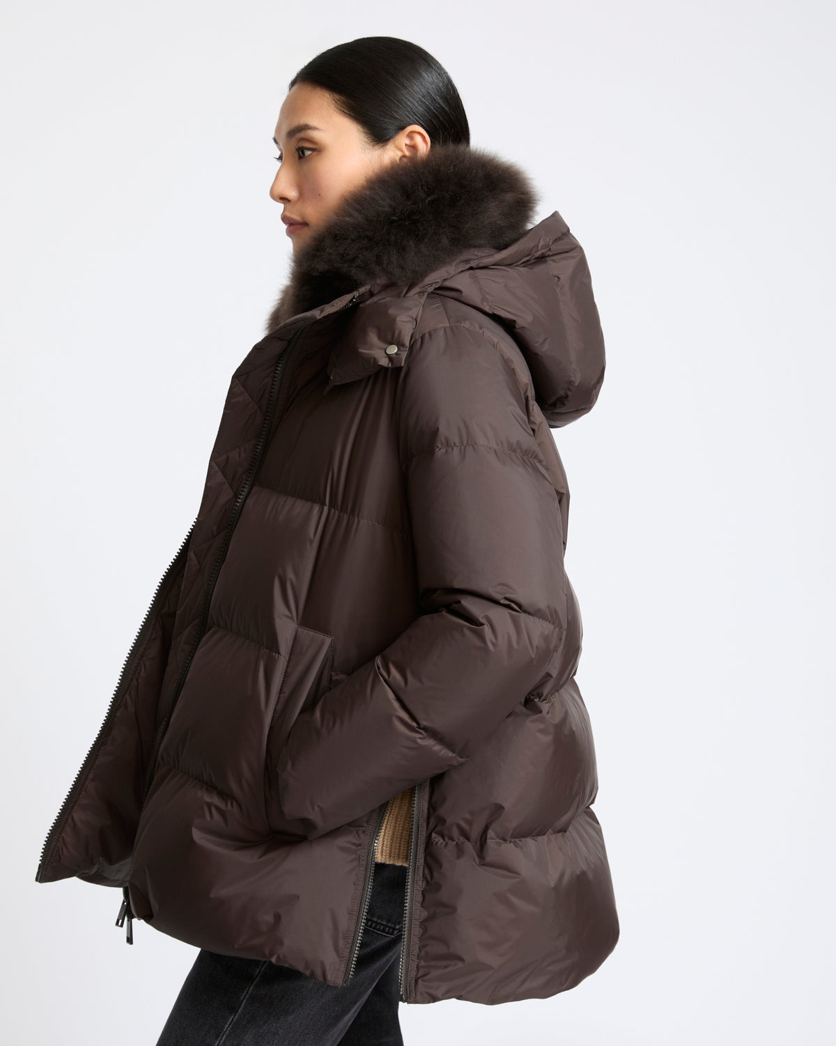 Doudoune "A" line en tissu technique imperméable avec col en agneau laine vaporeuse- Yves Salomon - Nouvelle collection Automne Hiver