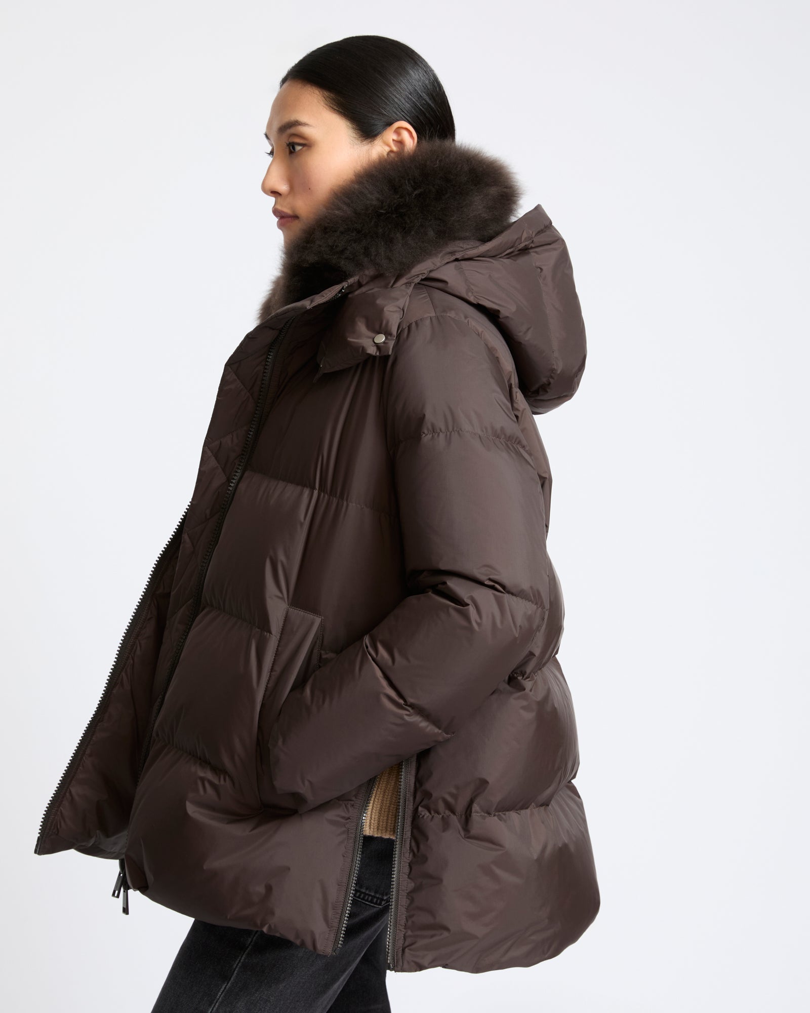 Doudoune "A" line en tissu technique imperméable avec col en agneau laine vaporeuse- Yves Salomon - Nouvelle collection Automne Hiver