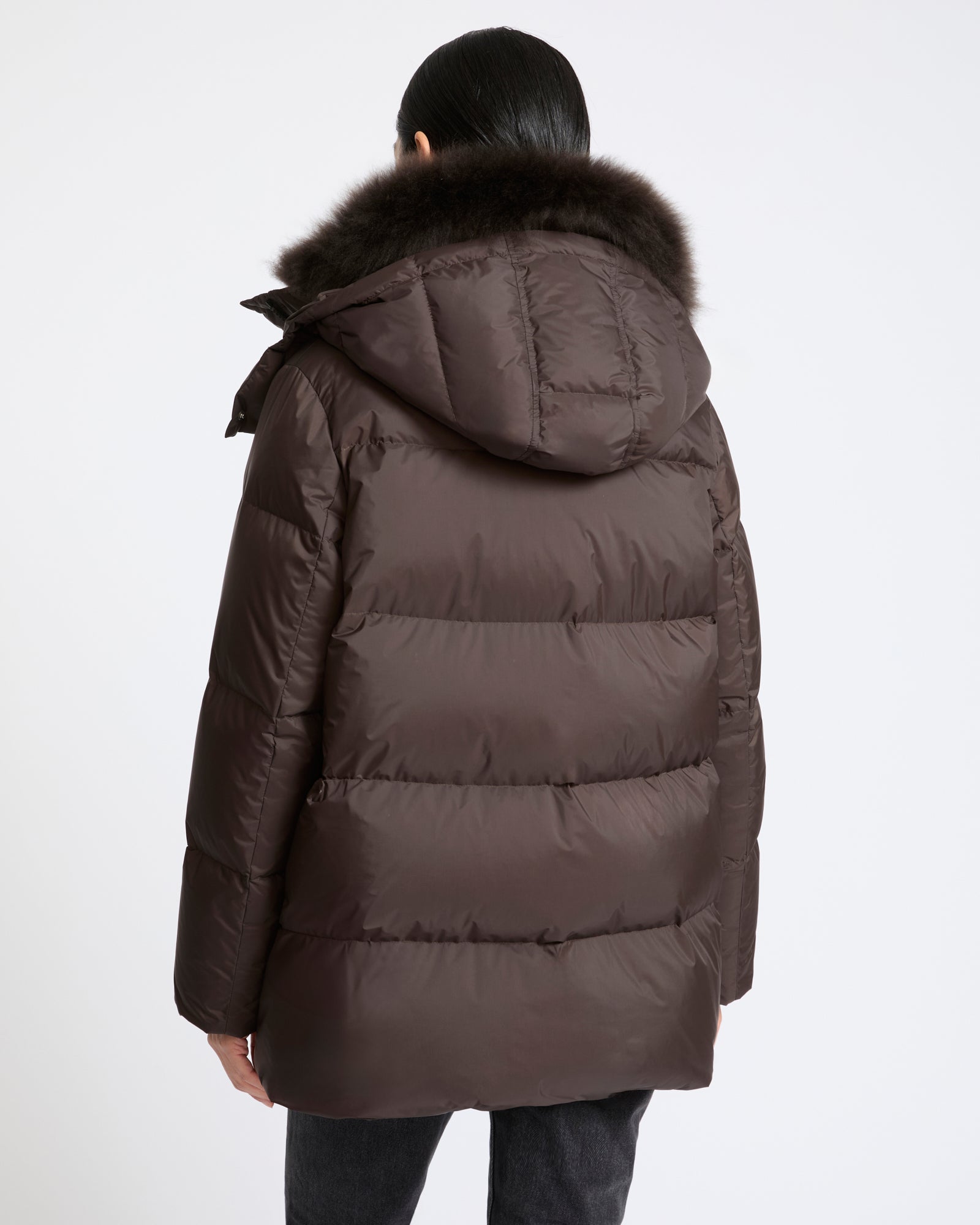 Doudoune "A" line en tissu technique imperméable avec col en agneau laine vaporeuse- Yves Salomon - Nouvelle collection Automne Hiver