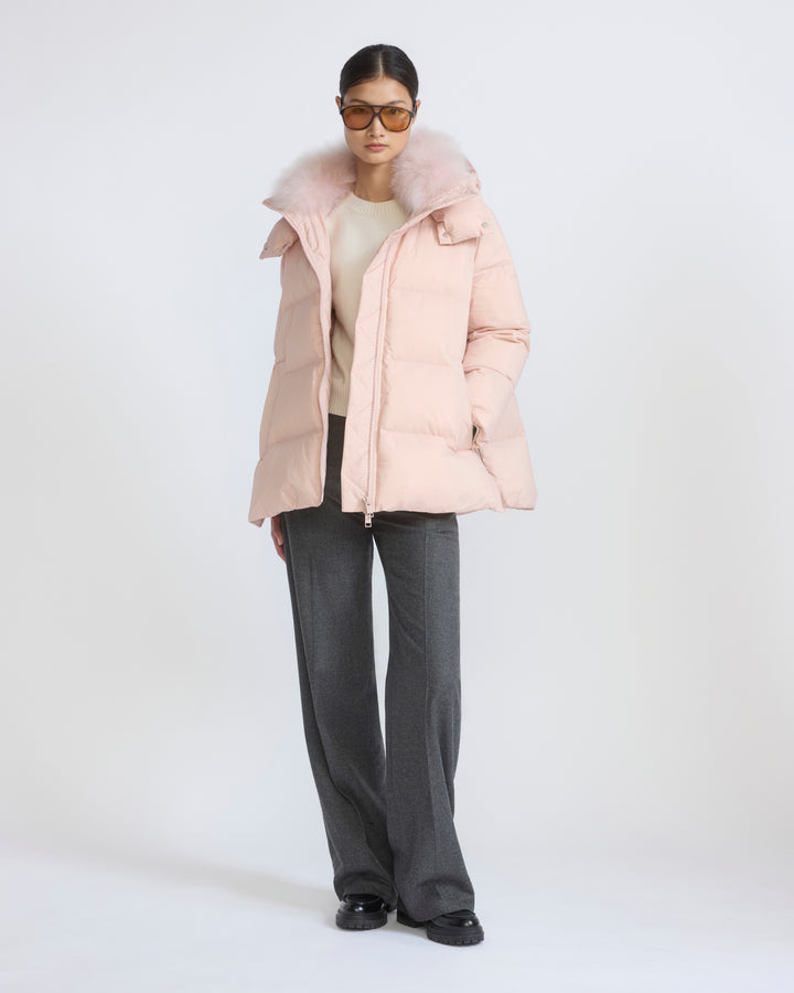 Doudoune "A" line en tissu technique imperméable avec col en agneau laine vaporeuse