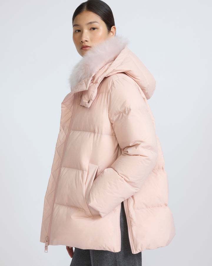 Doudoune "A" line en tissu technique imperméable avec col en agneau laine vaporeuse