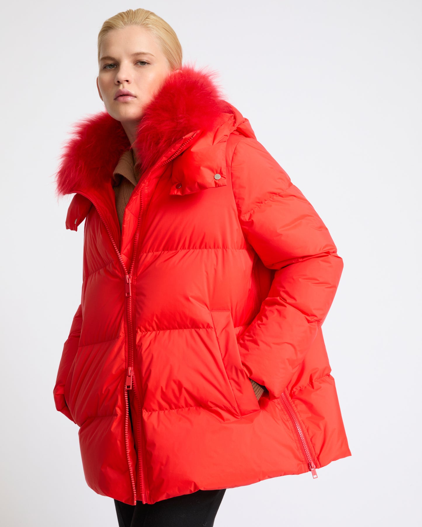 Doudoune "A" line en tissu technique imperméable avec col en agneau laine vaporeuse- Yves Salomon - Nouvelle collection Automne Hiver