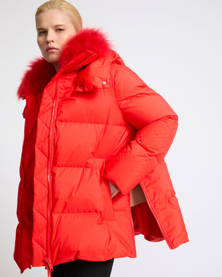 Doudoune "A" line en tissu technique imperméable avec col en agneau laine vaporeuse- Yves Salomon - Nouvelle collection Automne Hiver