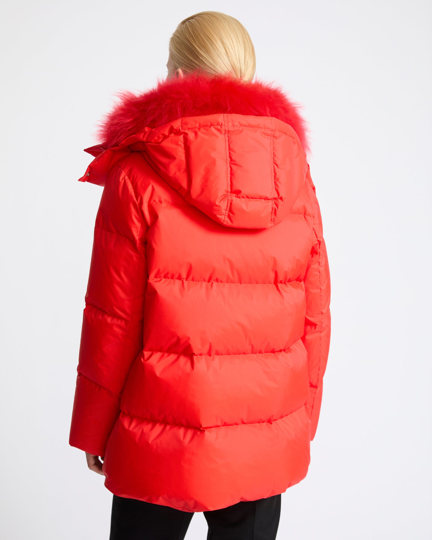 Doudoune "A" line en tissu technique imperméable avec col en agneau laine vaporeuse- Yves Salomon - Nouvelle collection Automne Hiver