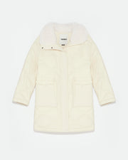 Manteau en tissu technique déperlant et col en agneau à poils courts