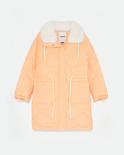 Manteau en tissu technique déperlant et col en agneau à poils courts
