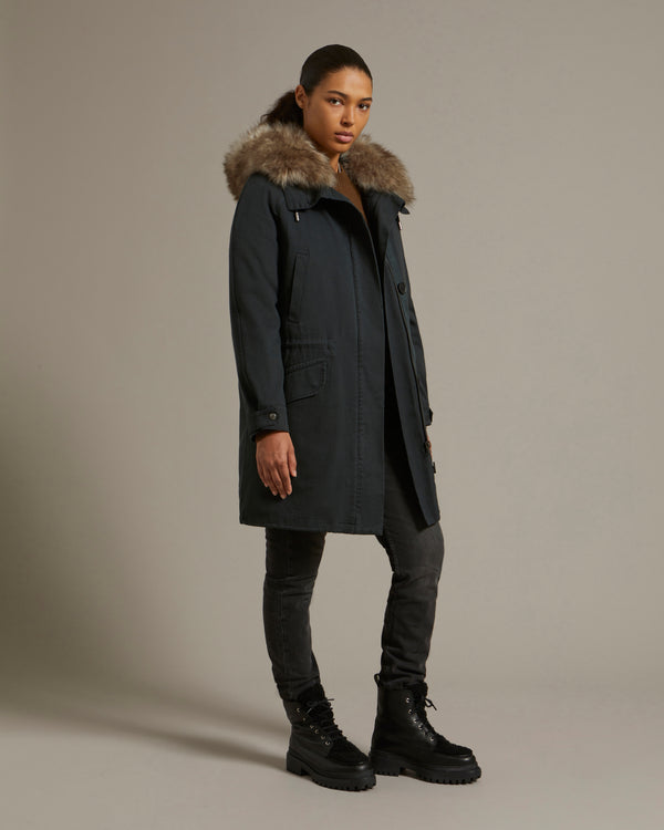 Parka longue en gabardine de coton et capuche en agneau