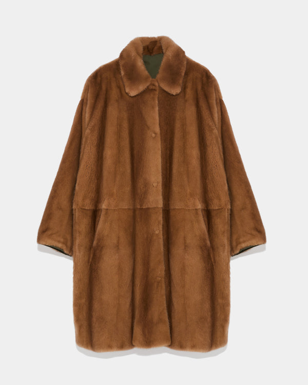 Reversible coat in water-repellent technical fabric and mink fur