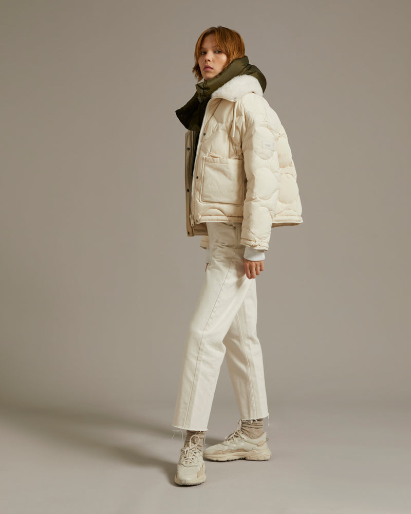 Veste en tissu technique déperlant et col en agneau à poils courts