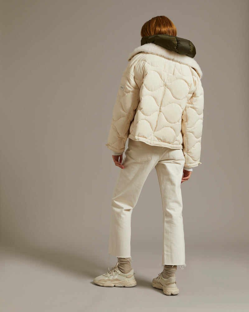 Veste en tissu technique déperlant et col en agneau à poils courts