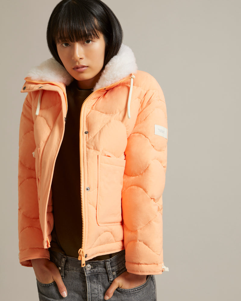Veste en tissu technique déperlant et col en agneau à poils courts