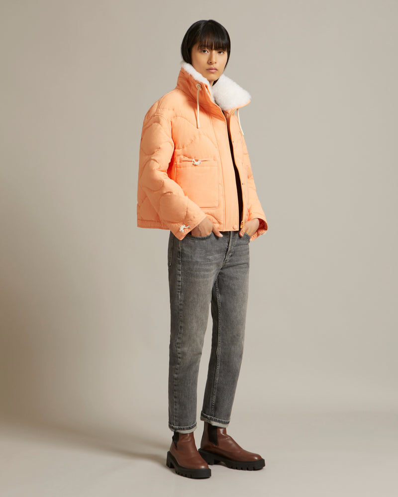 Veste en tissu technique déperlant et col en agneau à poils courts