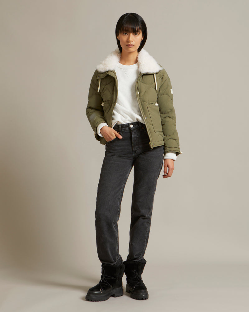 Veste en tissu technique déperlant et col en agneau à poils courts