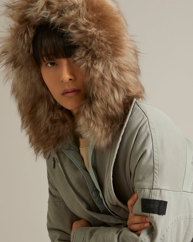 Parka boxy en gabardine de coton et capuche en agneau