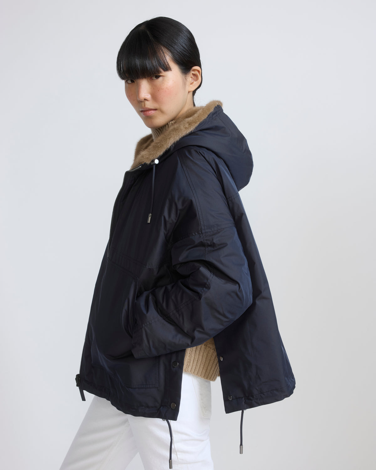 Veste courte en tissu technique déperlant réversible en fourrure de vison