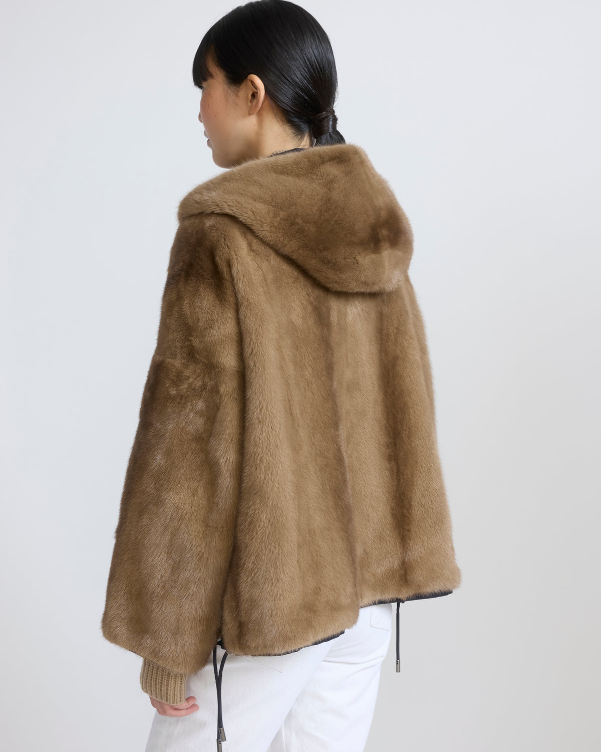 Veste courte en tissu technique déperlant réversible en fourrure de vison