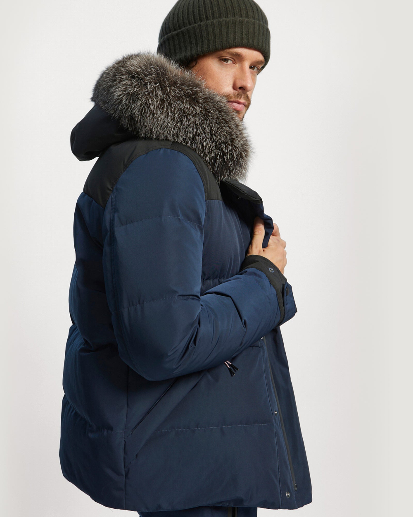 doudoune-skiwear-bloc-color-garniture-renard-bleu-24wiv00670m13wa7058 -Yves Salomon