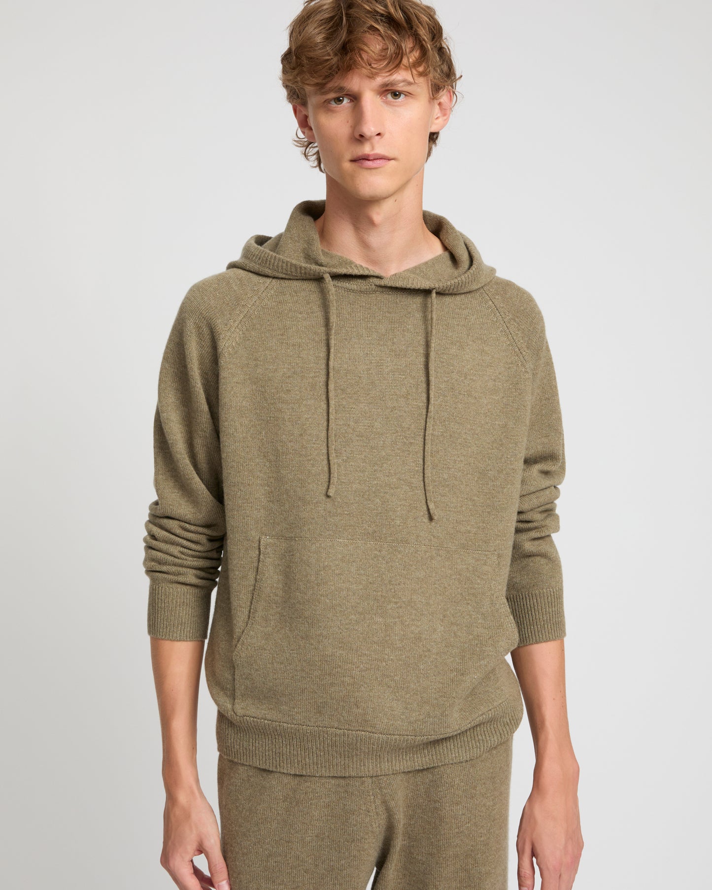 Pull à capuche en lainage cachemire