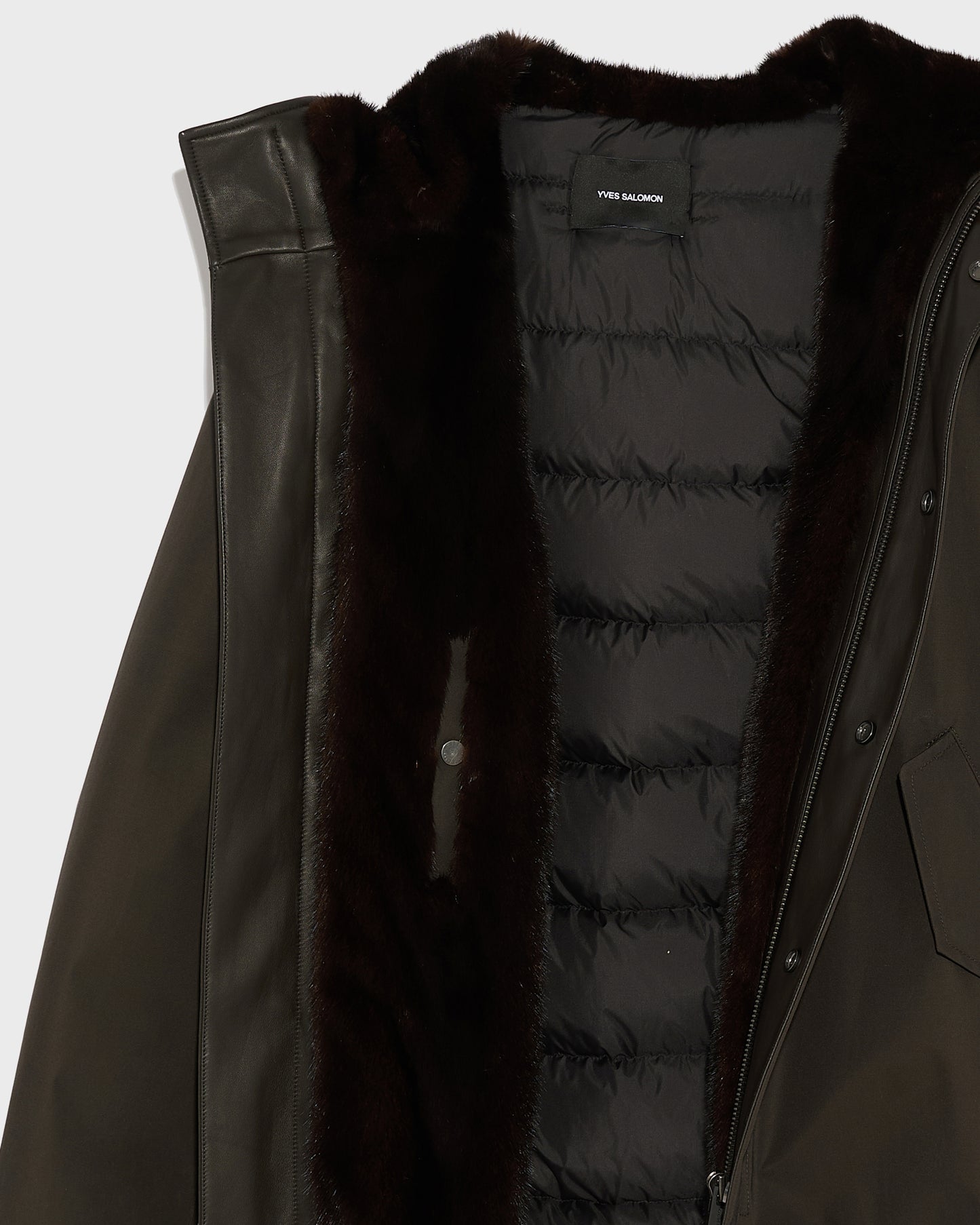 Parka fittée en gabardine technique imperméable et fourrure de vison